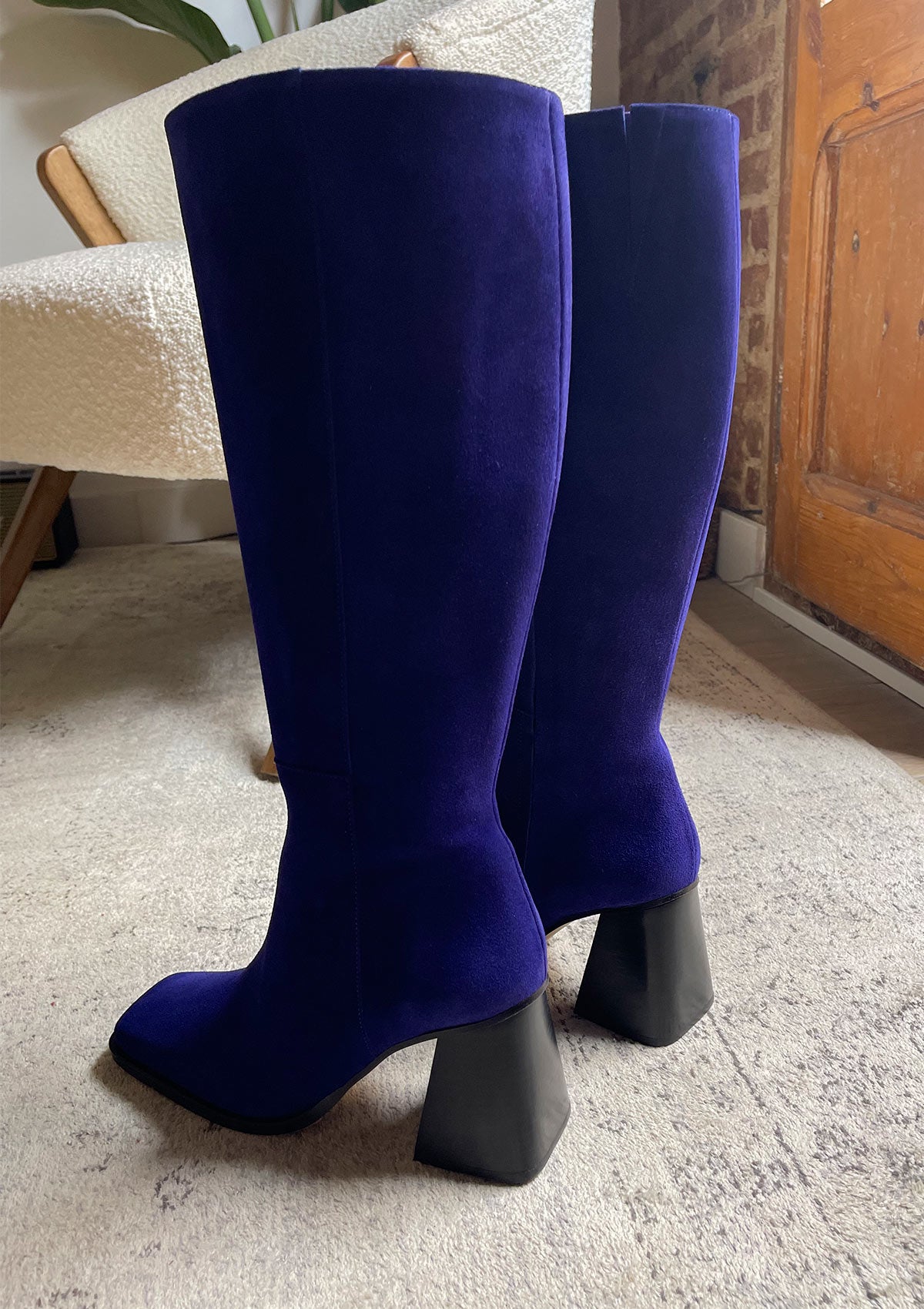 Le Midnight Violette Suede